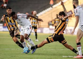 Vitória vence Novorizontino de virada e garante acesso à Série A em 2024