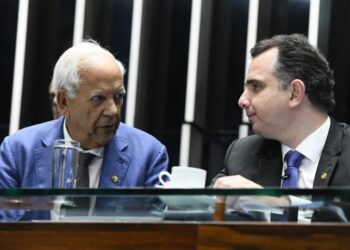 Senado aprova a PEC que restringe decisões dos ministros do STF