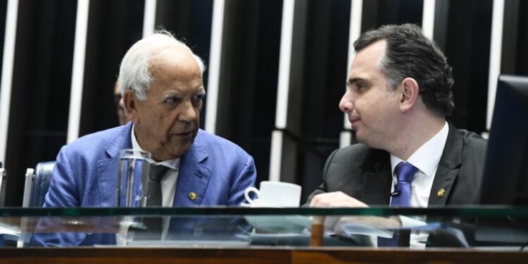 Senado aprova a PEC que restringe decisões dos ministros do STF