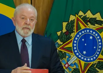 Lula sanciona lei para retomada de mais de 11 mil obras inacabadas