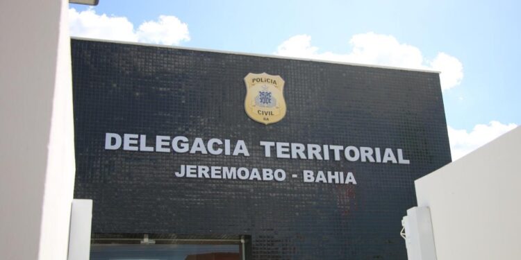 Quatro pessoas da mesma família são encontradas mortas com marcas de tiros dentro de carro na Bahia