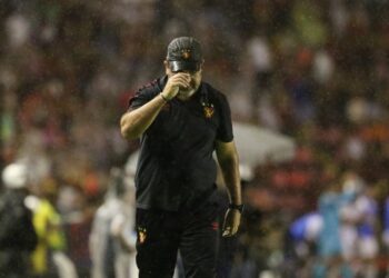 Enderson Moreira deixa o comando do Sport a uma rodada do fim da Série B