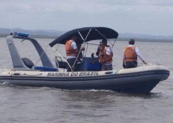 Corpo de homem que desapareceu no mar após embarcação naufragar no sul da Bahia é encontradoMarinha, que fazia buscas na região pelo homem, informou que corpo da vítima