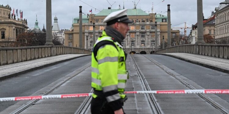 Ataque a tiros em Praga deixa 15 mortos e mais de 20 feridos; atirador foi ‘eliminado’, diz polícia