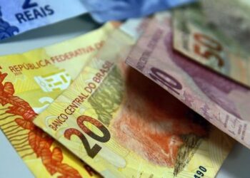 Com novo cálculo, salário mínimo deve subir para R$ 1.412 em 2024