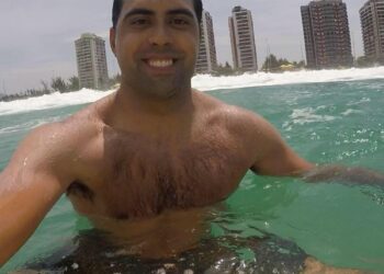 Entenda como fazer a manobra de Heimlich, técnica que pode salvar vidas em casos de engasgo