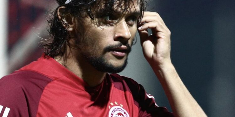 Atlético-MG contrata Gustavo Scarpa