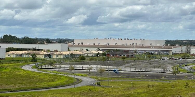 BYD anuncia criação de 10 mil vagas de emprego na Bahia