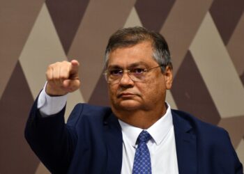 Senado aprova Dino para o STF