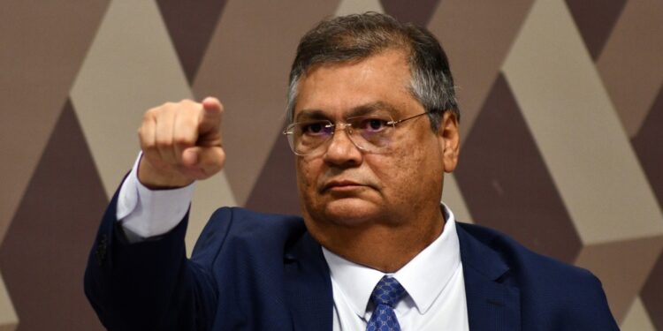 Senado aprova Dino para o STF