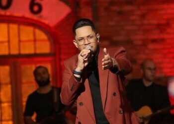 Cantor gospel morre após passar mal em cima de palco enquanto se apresentava em show na Bahia