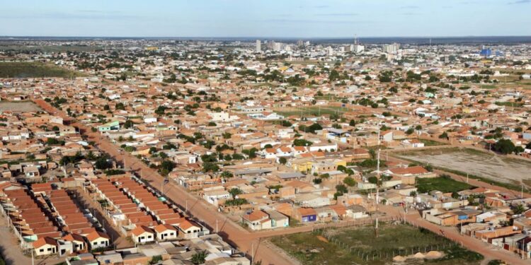 Cidade na BA divulga mais de 1.600 vagas de emprego; salários chegam a R$ 7,6 mil