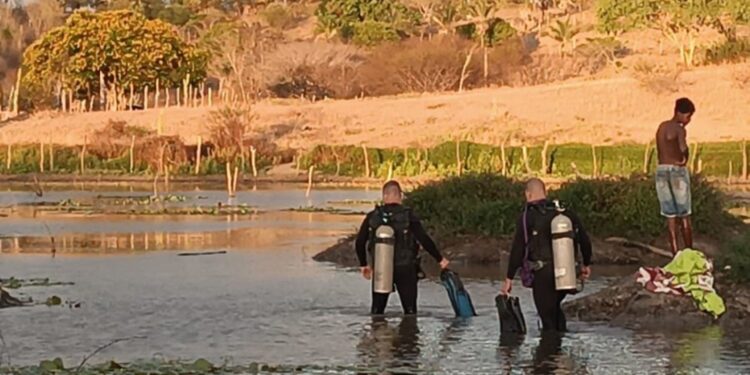 Criança de 8 anos e adolescente de 12 morrem após se afogarem em lagoa no interior da BA