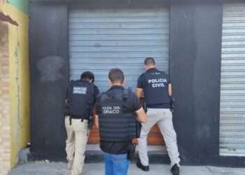 Mais de 200 policiais civis fazem operação contra suspeitos de tráfico de drogas e homicídios na Região Metropolitana de Salvador