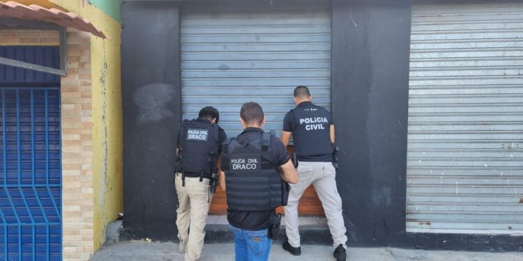 Mais de 200 policiais civis fazem operação contra suspeitos de tráfico de drogas e homicídios na Região Metropolitana de Salvador