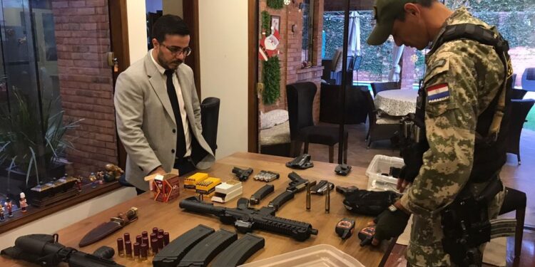PF faz operação contra suspeitos de entregar 43 mil armas para facções brasileiras