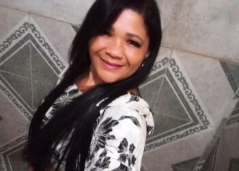 Mulher é morta a facadas após discussão com o marido em bar do norte da Bahia; suspeito foi preso