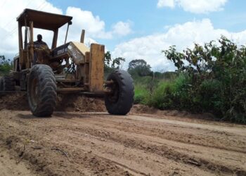 Prefeitura investe em melhorias nas estradas rurais e construção de aguadas