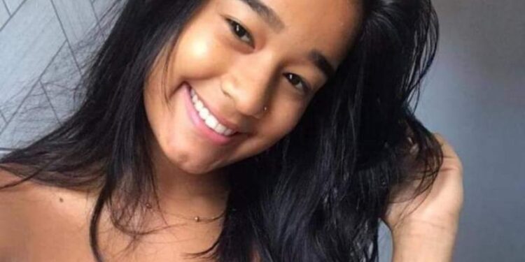 Jovem é presa por suspeita de matar garota de 17 anos com facadas; ciúmes seria a motivação do crime, diz polícia