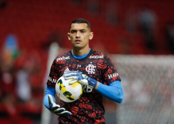 Após concretizar venda, Flamengo costura acordo com Fortaleza para ter Santos até o fim de janeiro