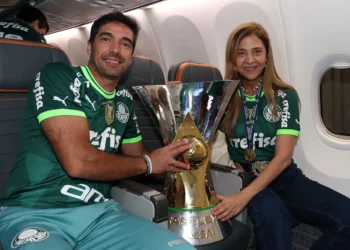 Leila Pereira anuncia renovação de contrato com Abel até o fim de 2025: “Ele está muito feliz”