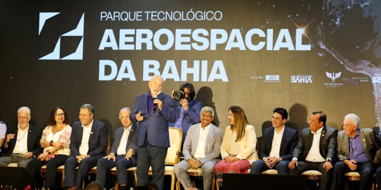Em Salvador, Lula assina acordo de criação do Parque Tecnológico Aeroespecial da Bahia