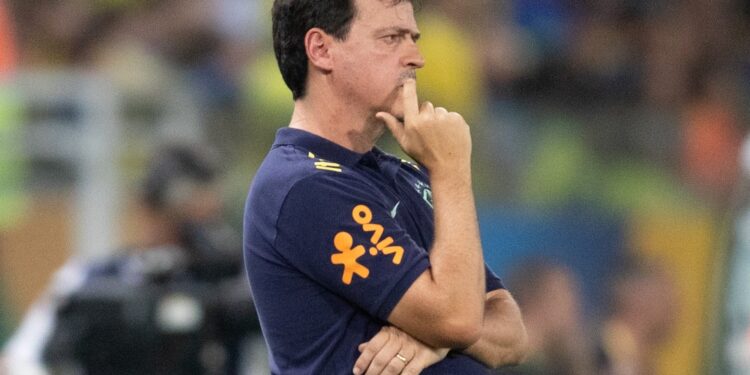 Ednaldo Rodrigues demite Fernando Diniz do cargo de técnico da seleção brasileira