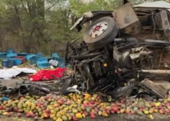 Morre 25ª vítima de acidente entre ônibus de turismo e caminhão na Bahia
