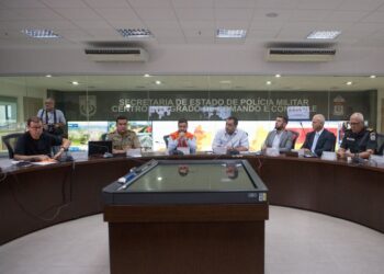 Sobe para 12 número de mortos pelas chuvas do RJ, diz Castro