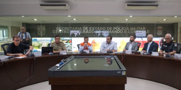 Sobe para 12 número de mortos pelas chuvas do RJ, diz Castro