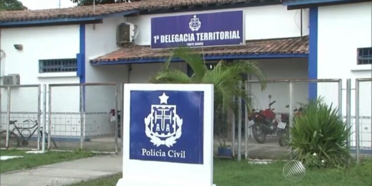 Mulher é morta a facadas e ex-companheiro é preso suspeito do crime na Bahia; homem foi agredido por testemunhas