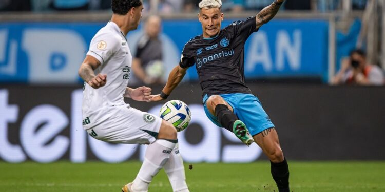 São Paulo anuncia contratação do atacante Ferreirinha