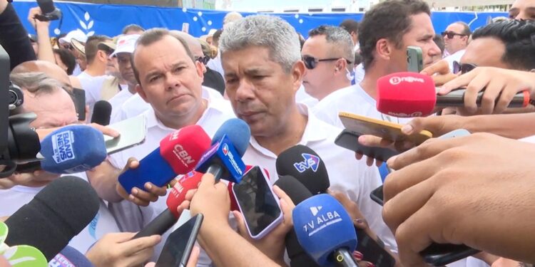 Na Lavagem do Bonfim, governador da Bahia anuncia caravana de apoio aos municípios em situação de emergência