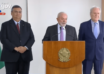 Lula anuncia Lewandowski, ex-ministro do STF, como novo ministro da Justiça