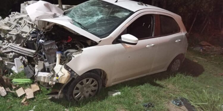 Suspeitos batem carro durante perseguição policial e morrem após troca de tiros com a PM na Bahia