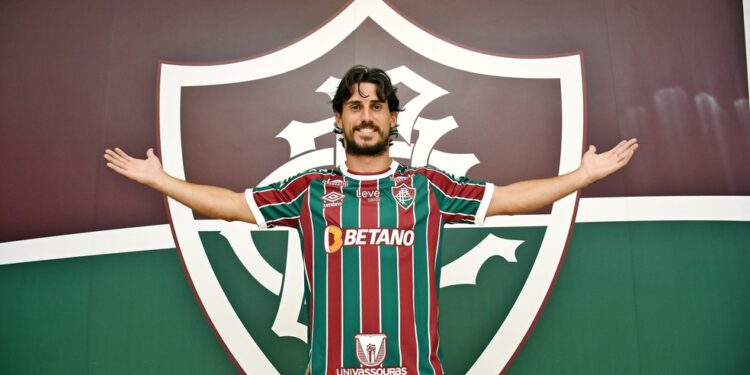Fluminense anuncia a contratação do meia Gabriel Pires, ex-Botafogo