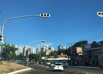 Comerciantes dizem ser obrigados a pagar ‘taxa de segurança’ para traficantes em uma das principais avenidas de Salvador