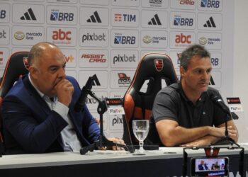 Spindel diz que alguns atletas têm medo de atuar no Flamengo: “Não querem disputar com Arrascaeta…”
