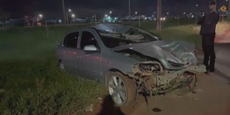 Duas mulheres morrem após batida entre carro e moto na BR-242, no oeste da Bahia