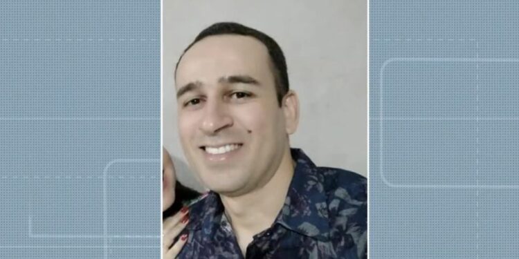 Policial militar morre após batida entre ônibus e carreta no sudoeste da Bahia
