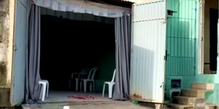 Idosa abraça filho para o defender de tiros e é morta na Bahia; casa das vítimas foi invadida por grupo armado