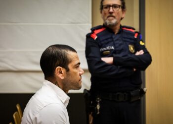 Duas mulheres acusam Daniel Alves de tê-las apalpado na mesma noite em que ele teria cometido estupro em Barcelona