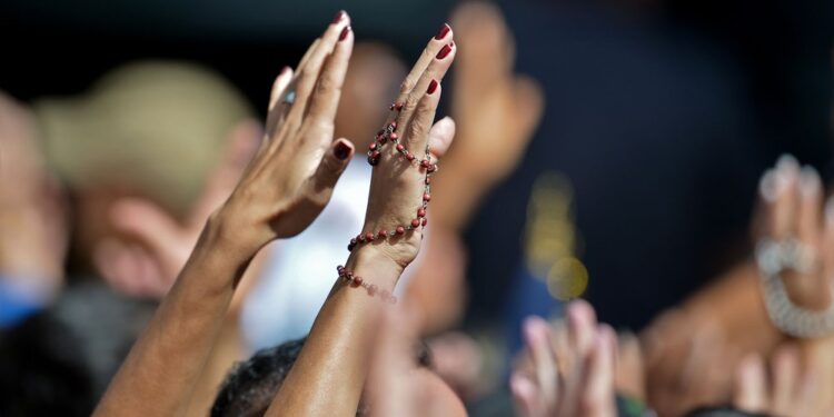 Brasil tem mais templos religiosos do que hospitais e escolas juntos; Região Norte lidera com 459 para cada 100 mil habitantes