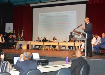 Prefeito anuncia construção do Hospital Municipal durante reabertura dos trabalhos legislativos