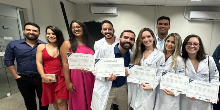 Hospital Clériston Andrade celebra mais uma formatura de médicos residentes