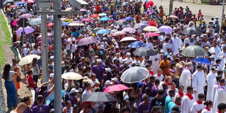 10ª Caminhada do Perdão reúne milhares de pessoas em Feira de Santana