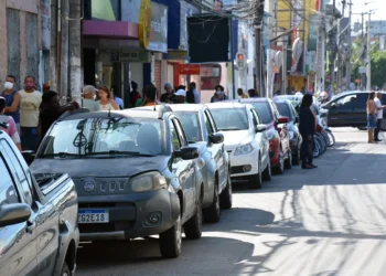 Após suspensão de licitação, prefeito diz que vai buscar solução para implantação da Zona Azul