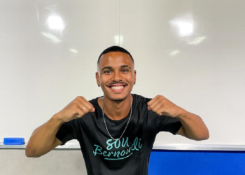 ‘Estudava 10 horas por dia e dependia de carona’, diz estudante que passou em 1º lugar em Medicina na Ufba