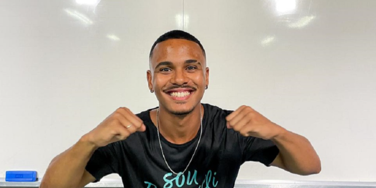 ‘Estudava 10 horas por dia e dependia de carona’, diz estudante que passou em 1º lugar em Medicina na Ufba