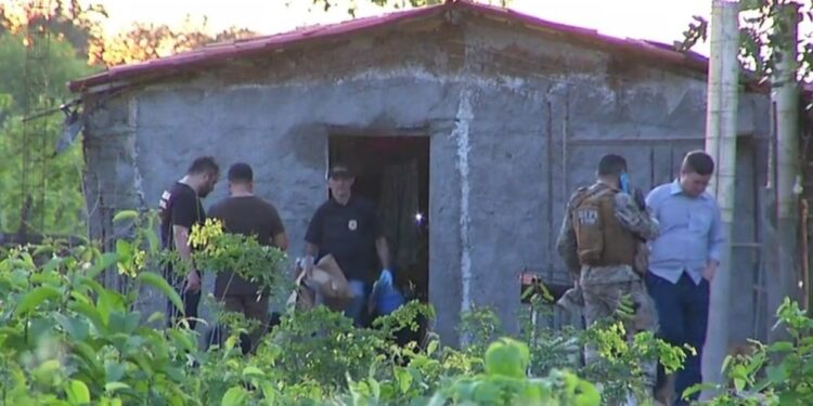 Mossoró: Esconderijo usado por foragidos ficava em casa na mata; dono foi preso